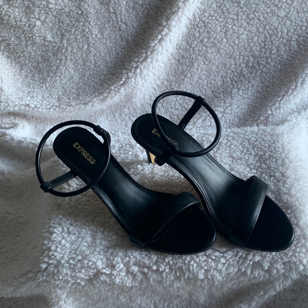Express/ Size 8/ Black Strappy Sandal w/ 3 1/2 in. heel.